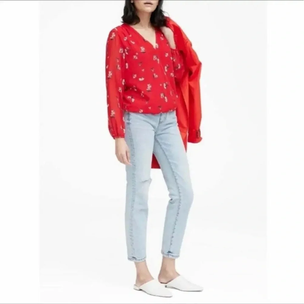 BANANA REPUBLIC shirt size Small red floral‎ wrap longsleeve